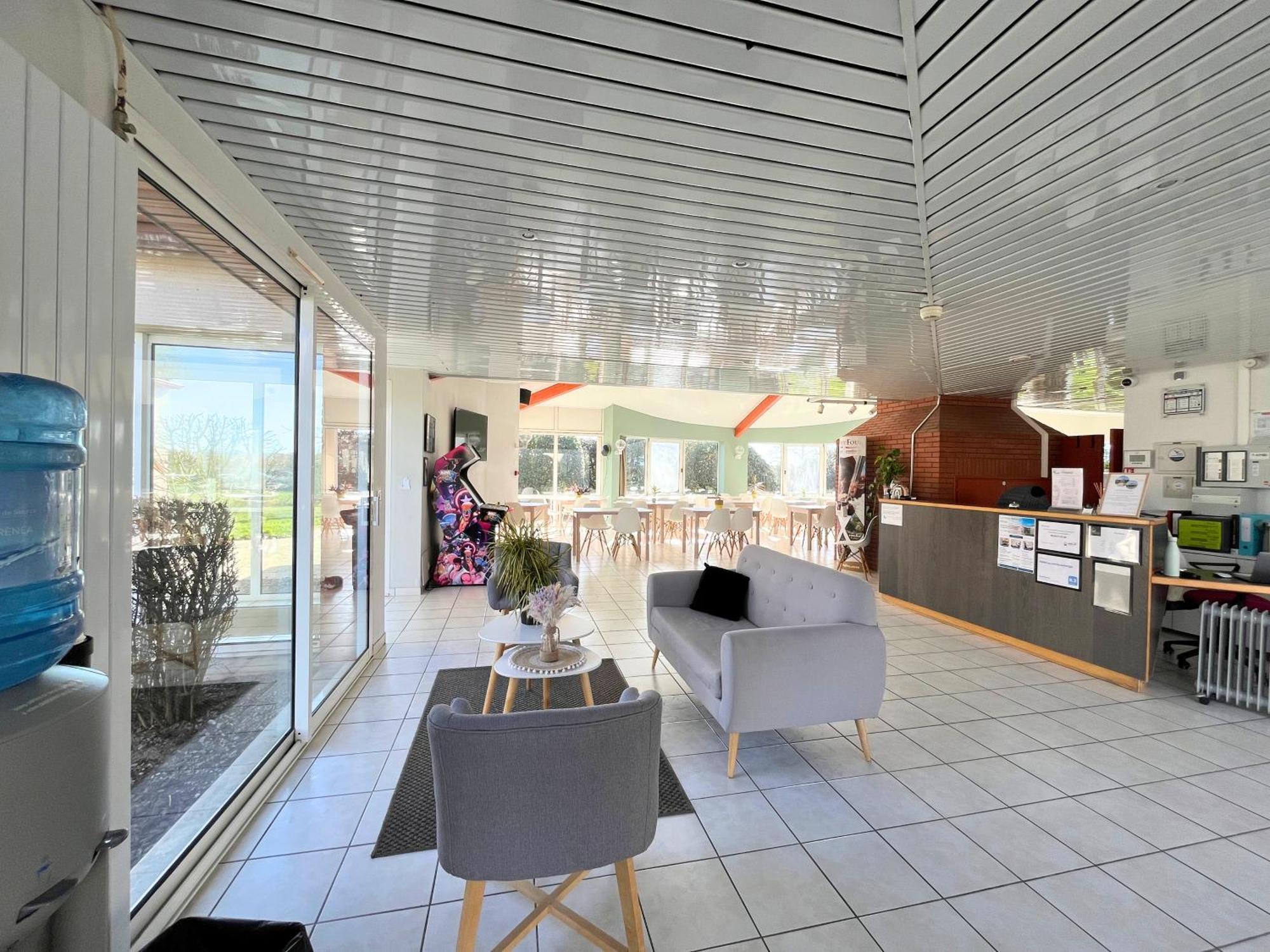 La Petite Hotel Chambretaud